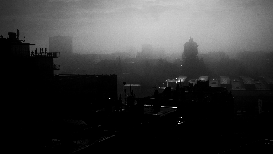 Horizonte luz nube en blanco y negro
