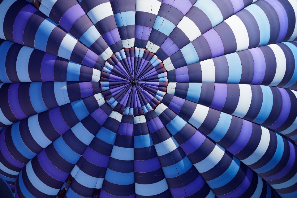 Lumière spirale violet ballon