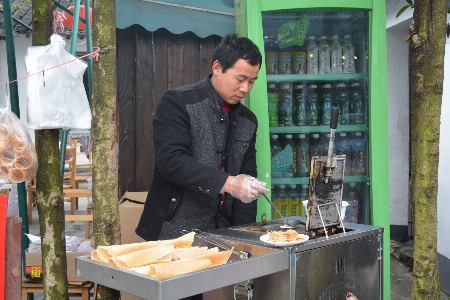 Person vendor shanghai streetfood Photo