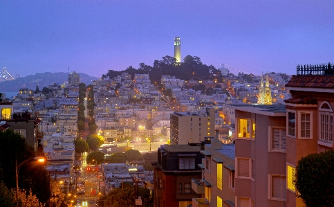 Foto Horizonte noche ciudad rascacielos