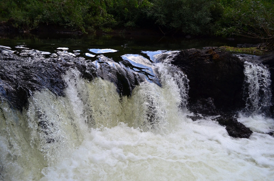 Agua cascada bote ola