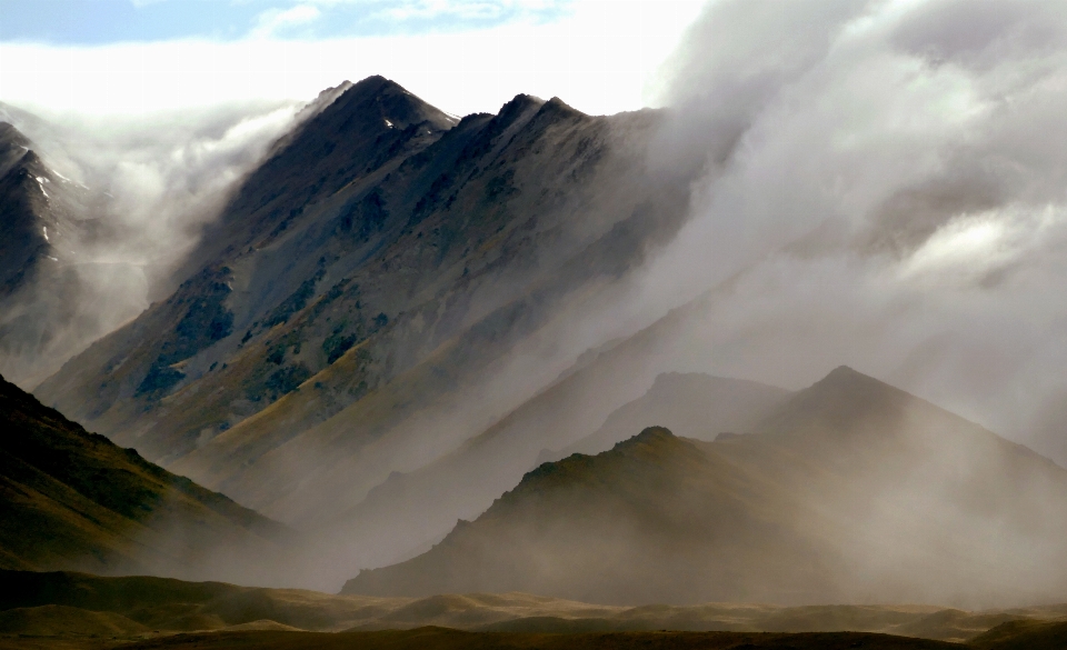 Paesaggio montagna nube nebbia