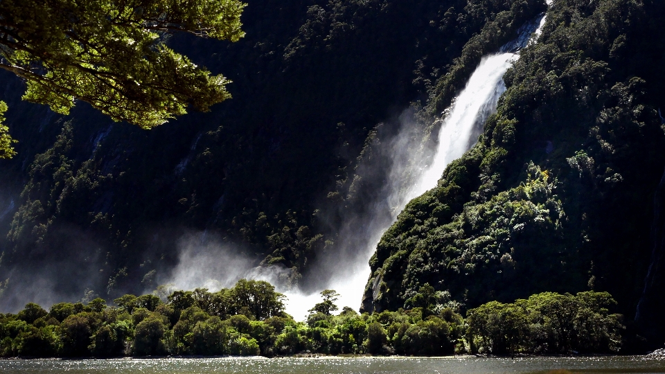 Lanskap air alam terjun