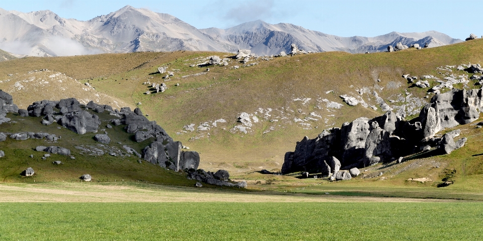 Landschaft berg bauernhof wiese
