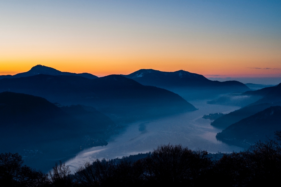 Berg wolke sonnenaufgang sonnenuntergang