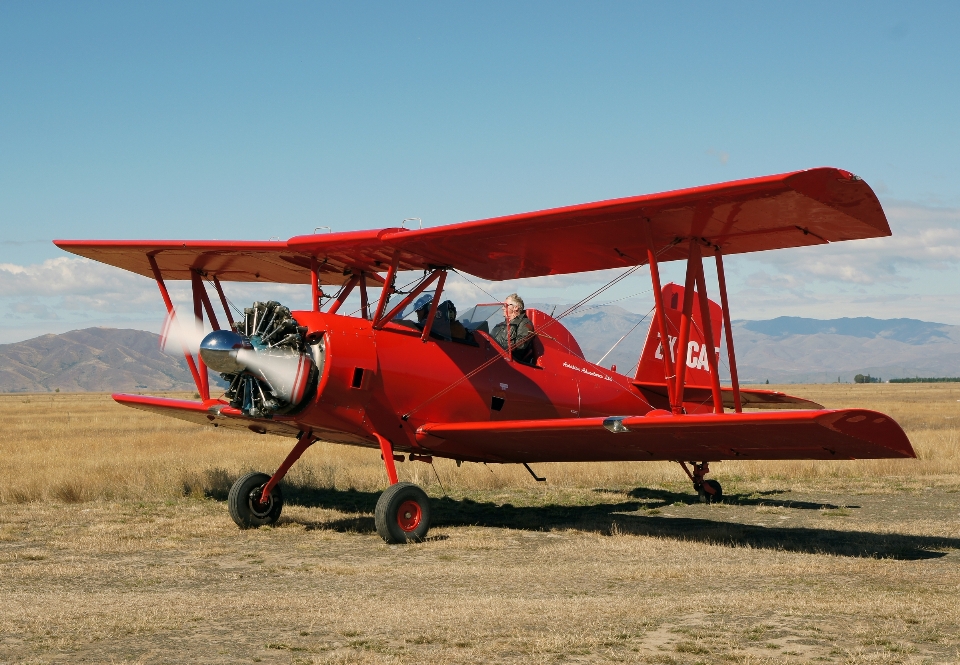 Aile avion rouge véhicule