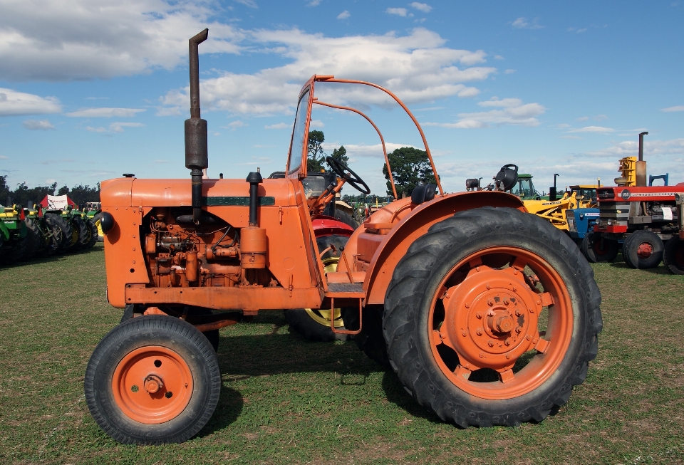 Tractor campo rueda agricultura