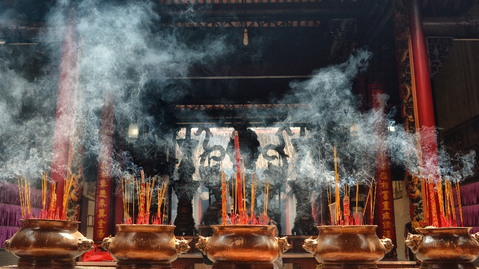 Fumaça incenso espiritual
 têmpora