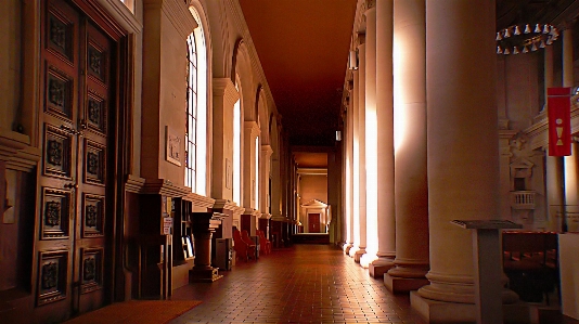 Foto Arquitetura coluna salão igreja