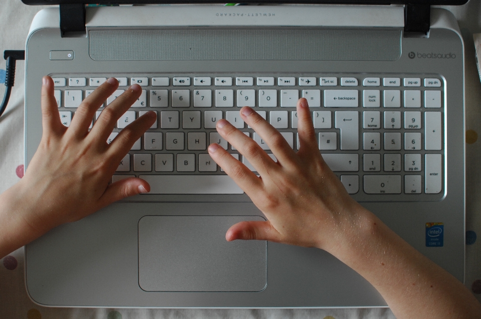 Laptop writing hand technology