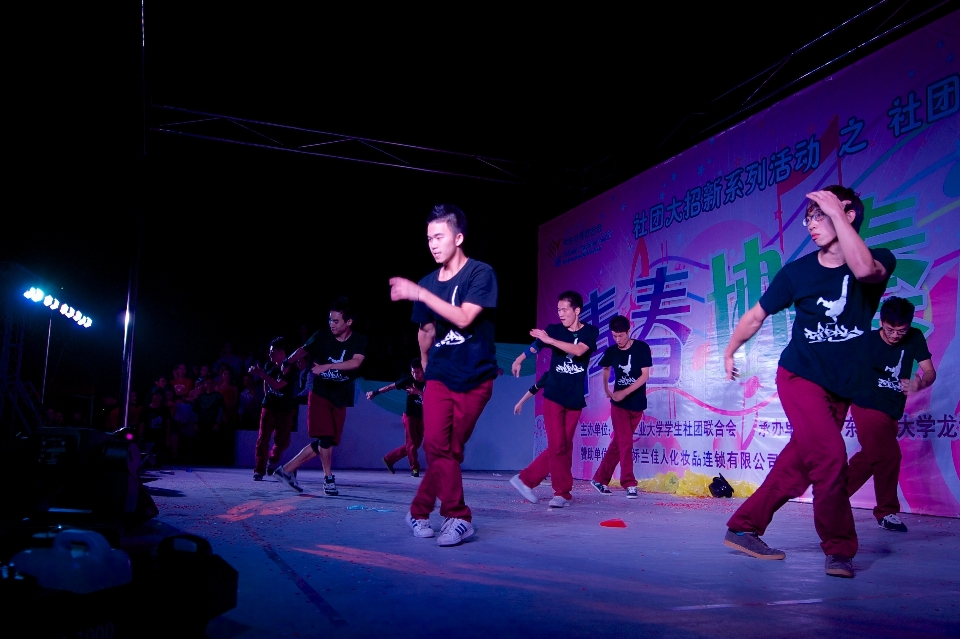 Nuit jouer groupe danse