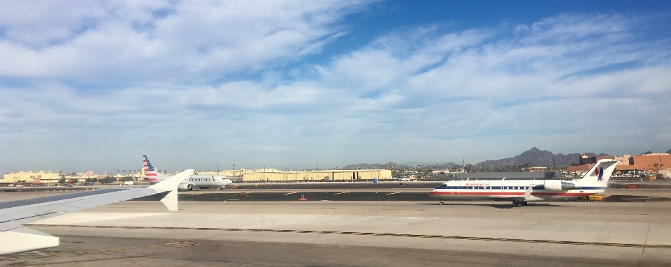 Autobahn flughafen flugzeug fahrzeug