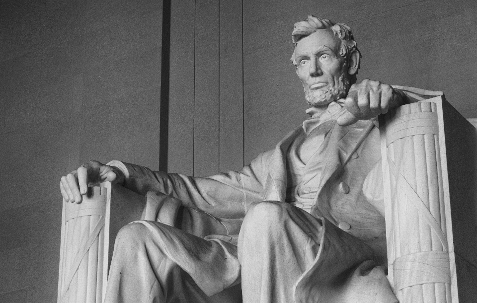 En blanco y negro
 monumento estatua