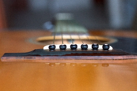 Foto Chitarra acustica strumento musicale avvicinamento
