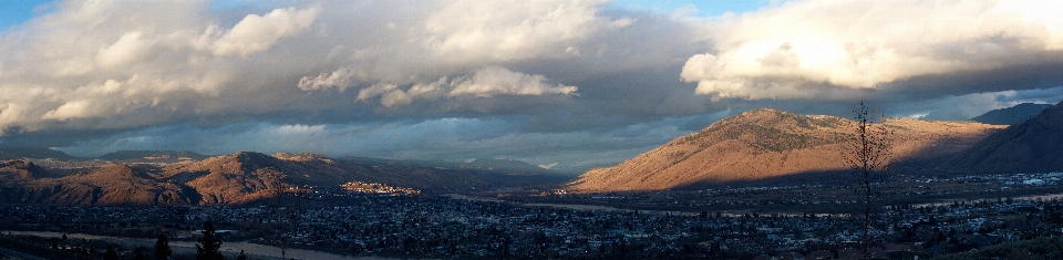 Montagna nevicare inverno nube