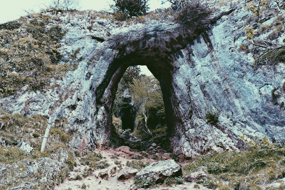 Rock hole stone formation