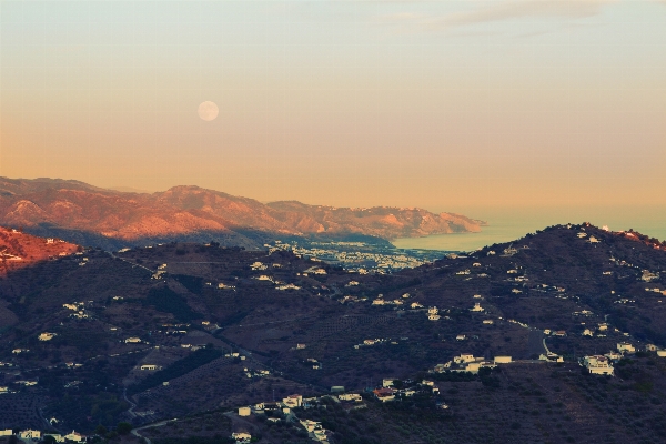 Foto Paisagem mar horizonte montanha