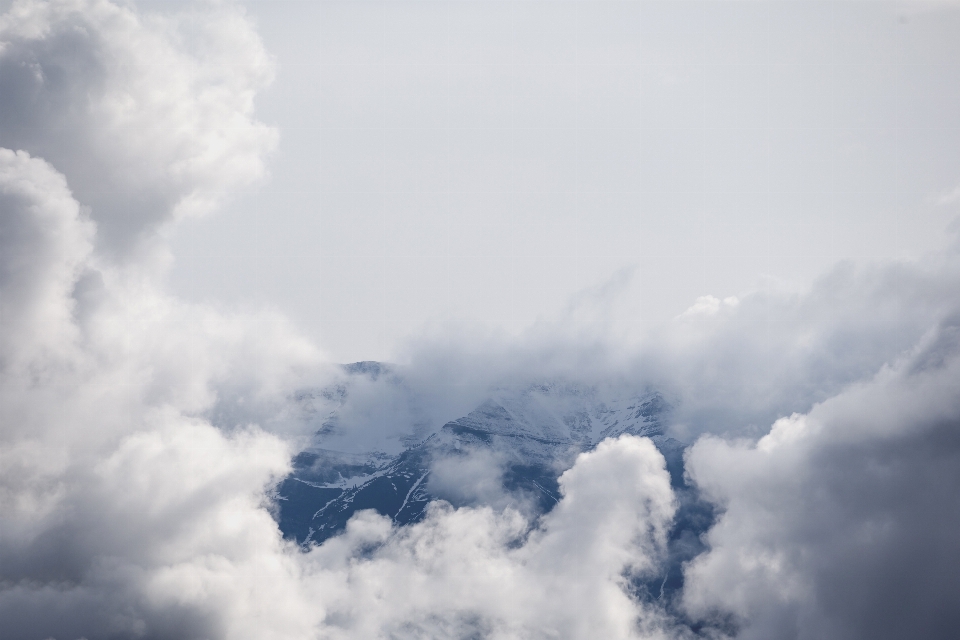 Gunung salju awan langit