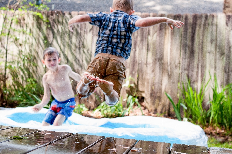 Agua gente jugar niño