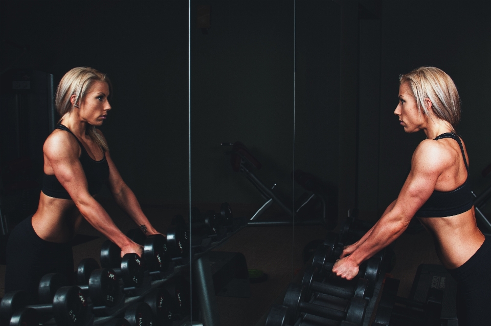 Exercer salle de sport entraînement muscle